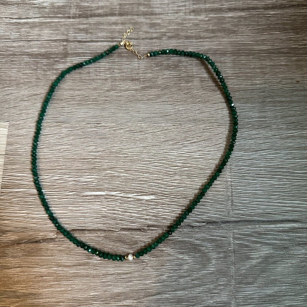 Green Shiny Beaded Agate Necklace Choker with Pearl Accent